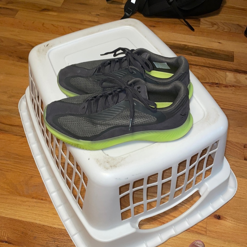 Rad global sneakers